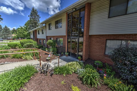 502 Riverview Drive 1-2 Beds Apartment for Rent