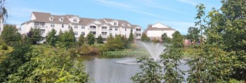 Apartment Exterior Fountain Apartment Exterior Fountain - Photo Gallery 4