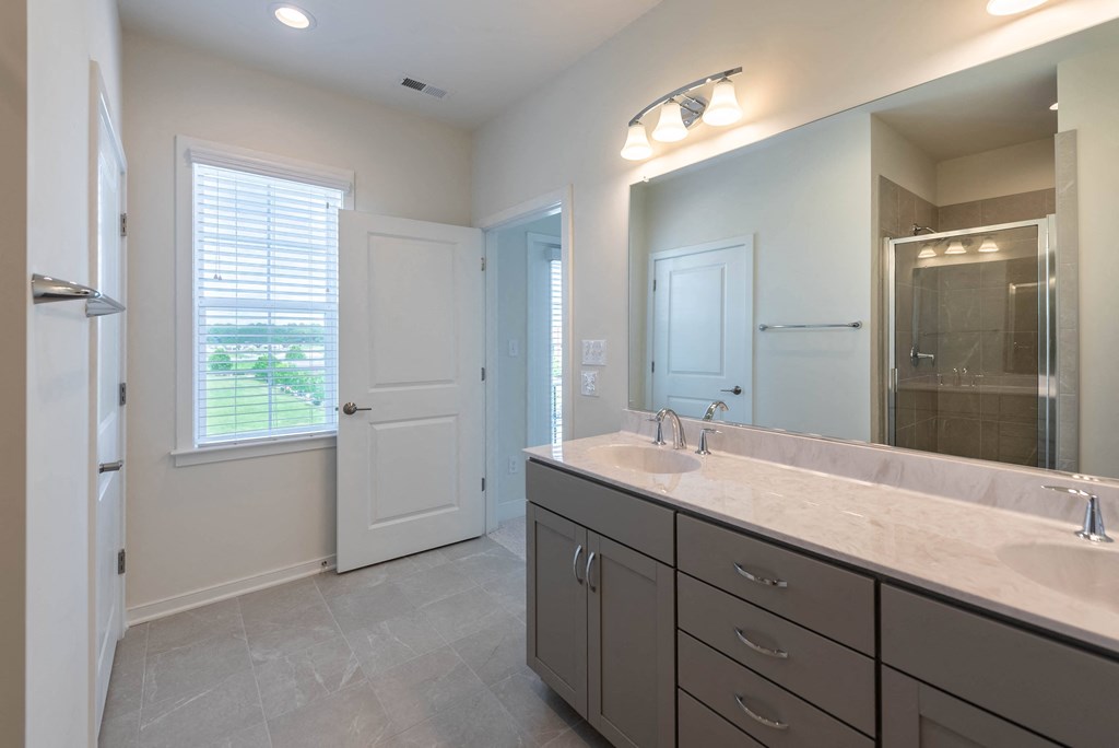 D2 Upper Level Home Owner's Bath