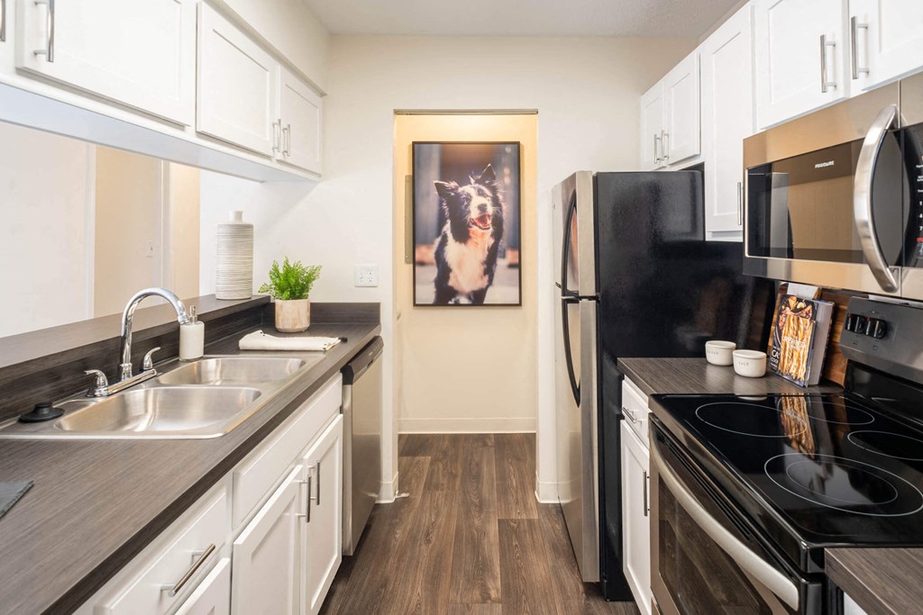 Fully Equipped Kitchen at Eagle Ridge Apartments, Monroeville