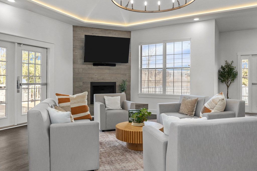 Lounge With TV at Eagle Ridge Apartments, Monroeville