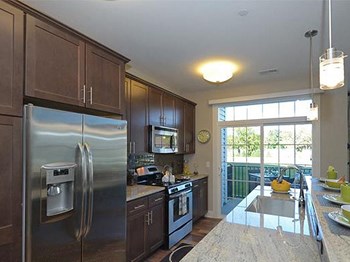 125 E Main St 1-2 Beds Apartment for Rent - Photo Gallery 3