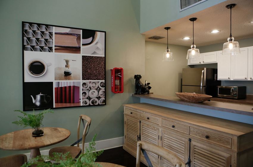 Dining Area Dining Area at Flagler Pointe Apartment Homes, St. Petersburg, FL, 33712 - Photo Gallery