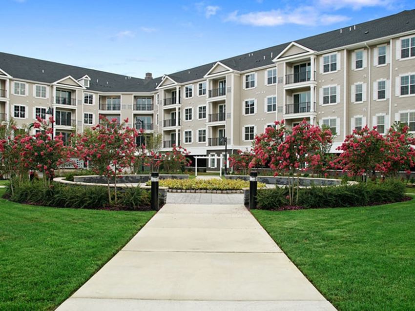 Path leading to the exterior courtyard in front of apartments Path leading to the exterior courtyard in front of apartments at Barclay Chase Apartment Homes, Marlton, NJ