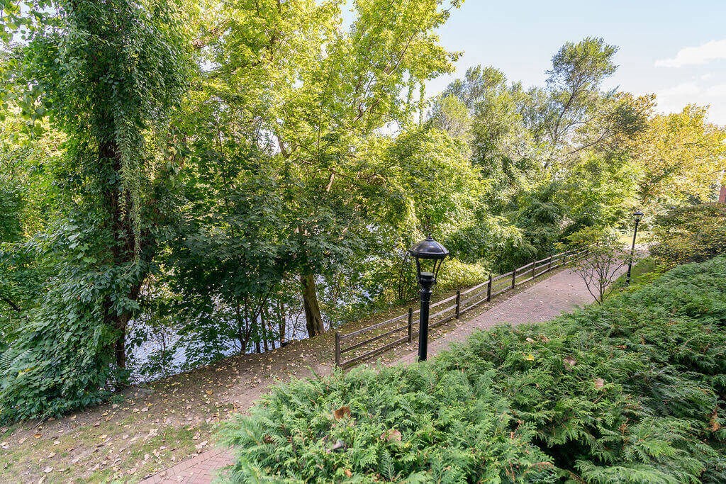 Walking Path at Merion Riverwalk Apartment Homes, Shelton, CT