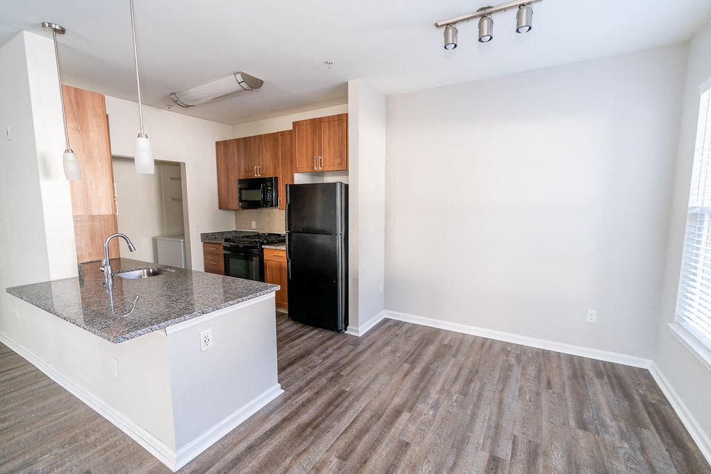Fully Equipped Island Kitchen at Merion Stratford Apartment Homes, Stratford, CT