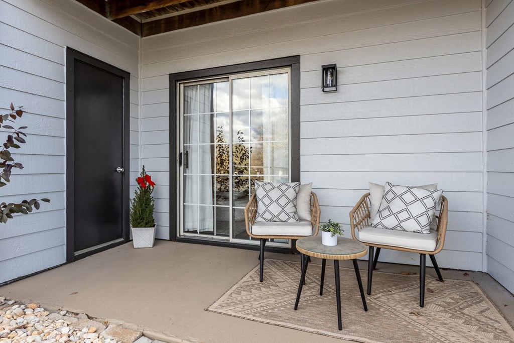 Outdoor Patio at Eagle Ridge Apartments, Monroeville
