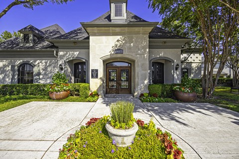 welcome home entry at Prestonwood Hills