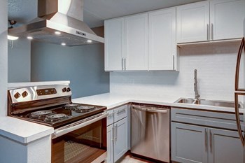 2425 SW Webster Street 1-2 Beds Apartment for Rent - Photo Gallery 12