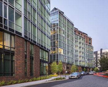 624 Yale Avenue N Studio-2 Beds Apartment for Rent - Photo Gallery 2