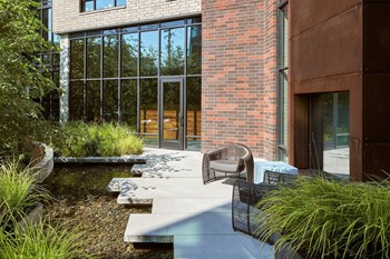 624 Yale Avenue N Studio-2 Beds Apartment for Rent - Photo Gallery 5