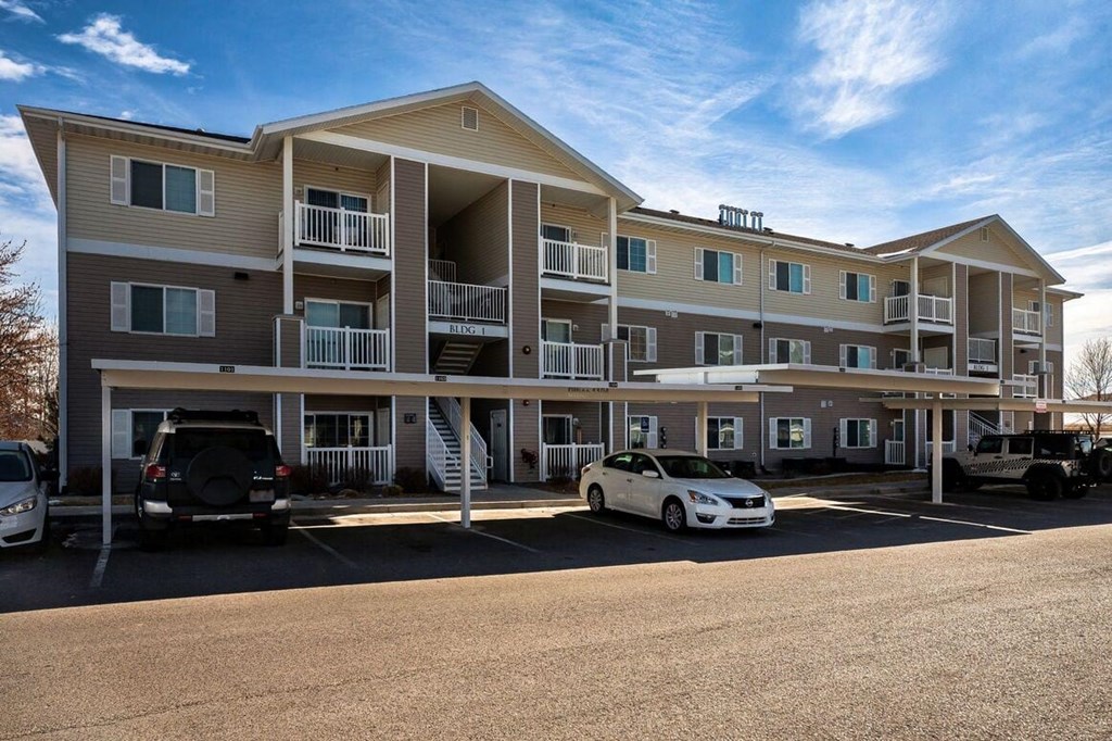 a large building with cars parked in front of it