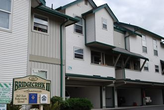 the building where the motel is located