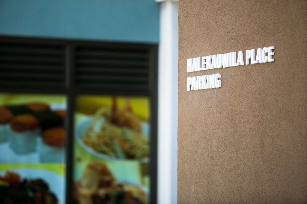 a brown wall with a sign for international plate parking