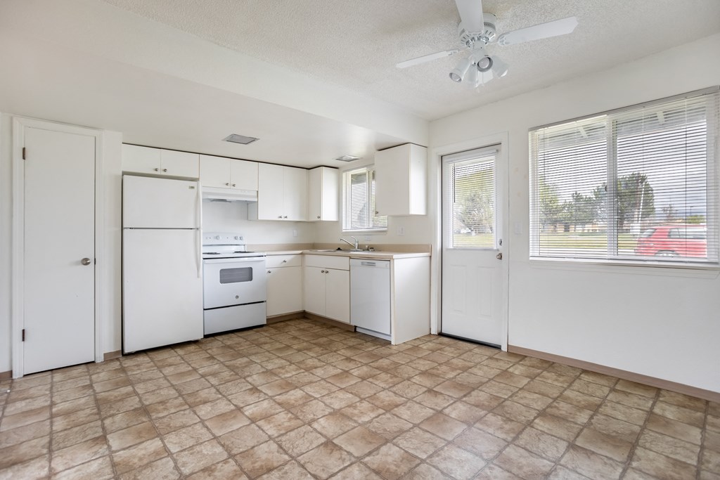 the preserve at ballantyne commons apartment kitchen