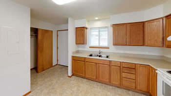 216 Prince Avenue 2-3 Beds Apartment, Affordable for Rent - Photo Gallery 4