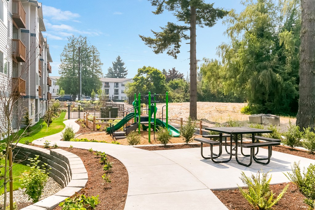 the preserve at ballantyne commons community park with playground and picnic table