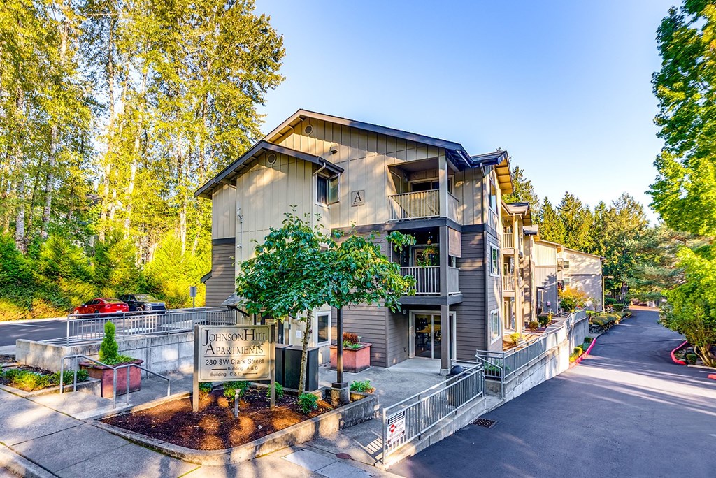 A sunny day at the Ross Park Apartments with a clear blue sky.