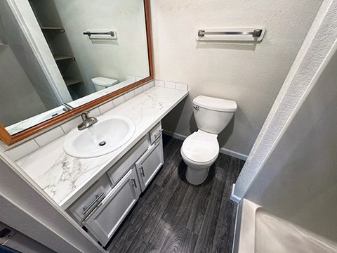 820 32Nd Street 2 Beds Apartment for Rent