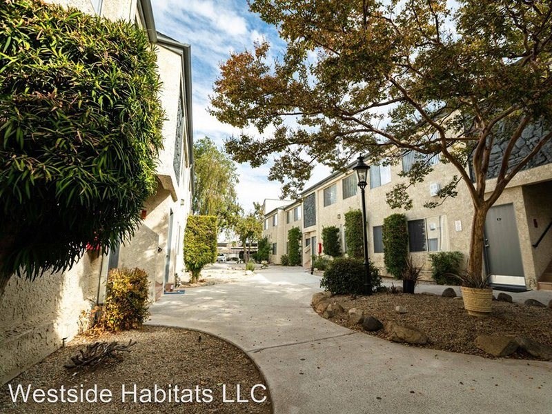 Safe Walking Paths In Courtyard at The Canyons at Santa Clarita, Newhall, 91321