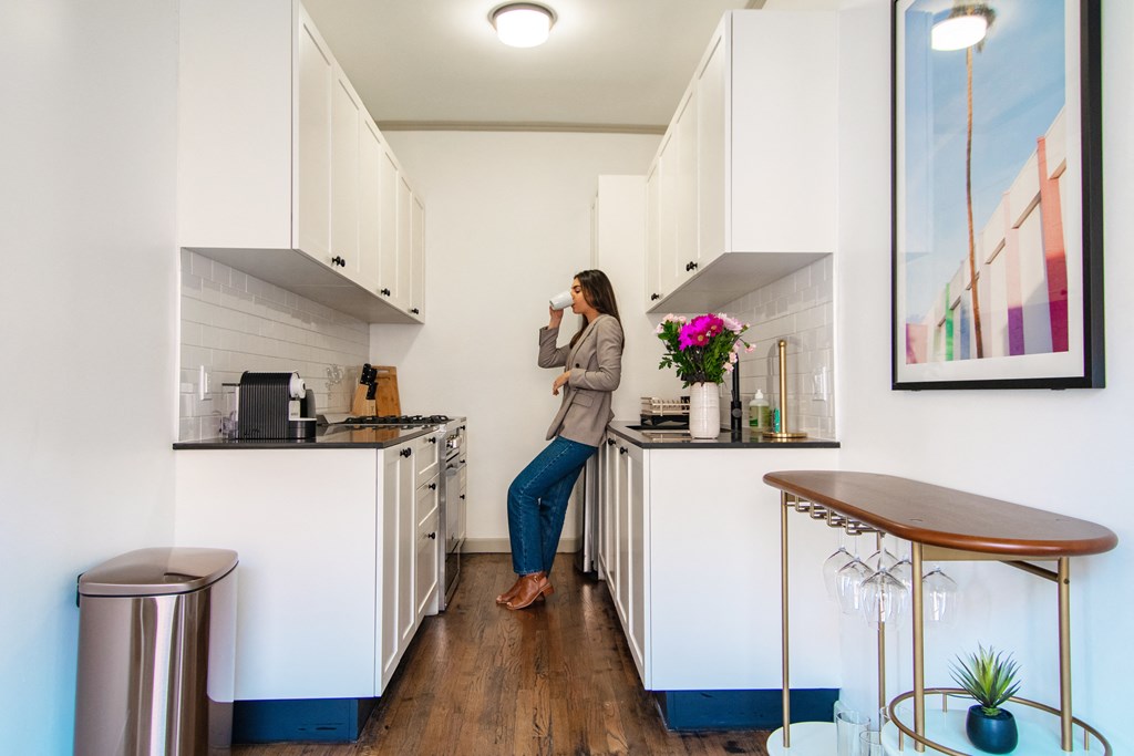 Fully Equipped Kitchen at The James – Furnished Apartments, California