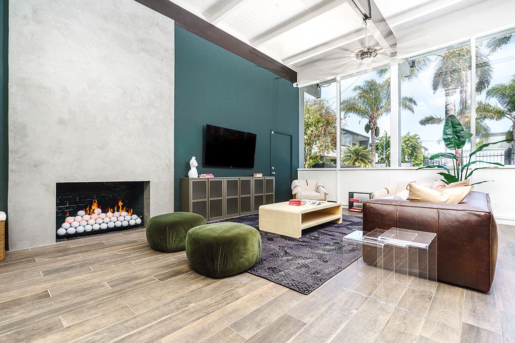 Social Lounge at Via Oxnard, Oxnard