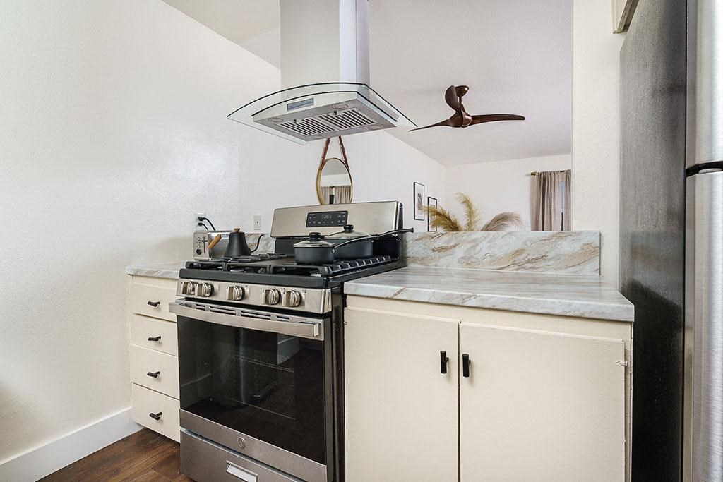 Electric Range In Kitchen at Via Oxnard, Oxnard, CA, 93033