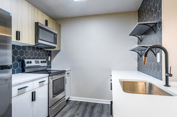 efficient kitchen supplies efficient kitchen supplies at The Luxe of Southaven, Southaven - Photo Gallery 2