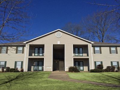 Front View at Arbor Park Apartments, Mississippi