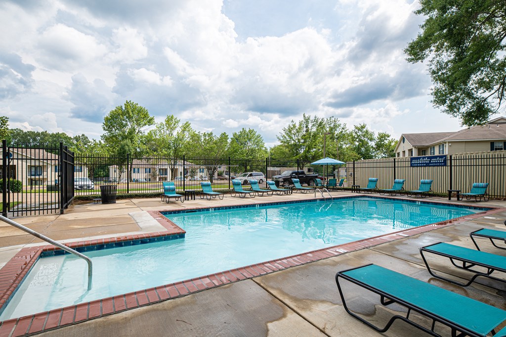 Pool at Arbor Park Apartments, Jackson, MS, 39209