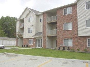 Reserved Resident Parking Reserved Resident Parking at Valley View Estates, Council Bluffs, IA - Photo Gallery 2
