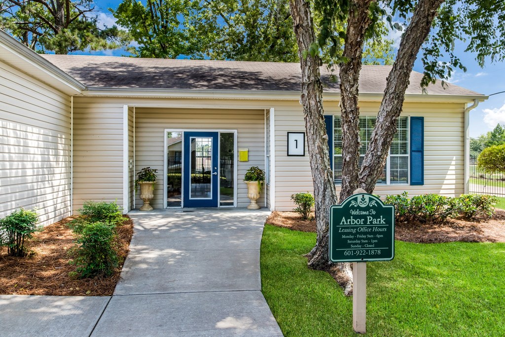 Clubhouse Exterior at Arbor Park Apartments, Jackson, 39209