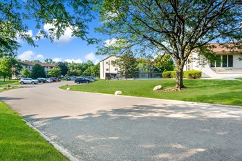 Exterior Exterior at Glengarry Park, Waterford, MI - Photo Gallery 3