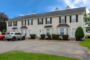 Building Exterior Building Exterior at Cave Springs, Bowling Green, Kentucky - Photo Gallery 4