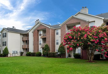 Building Exterior view with skyline Building Exterior view with skyline at Cave Springs, Bowling Green, KY - Photo Gallery 5