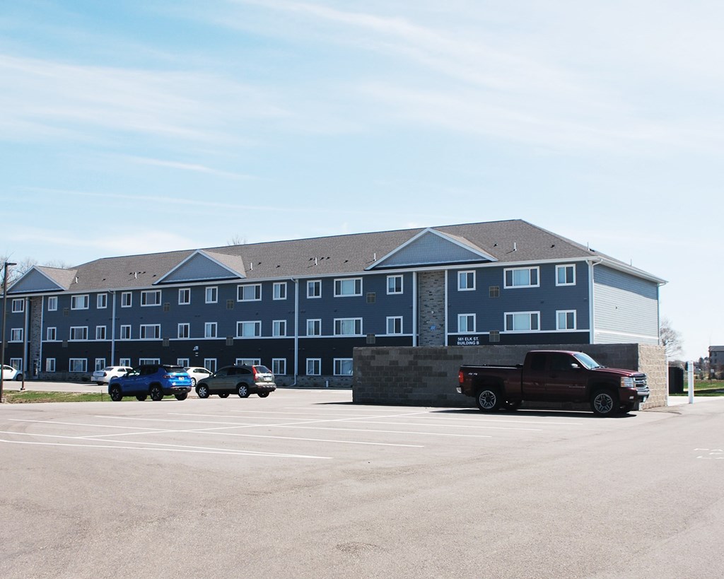 A large building with a parking lot in front of it.