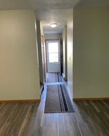 901 E. 5th Street 2-3 Beds Townhouse, Affordable for Rent - Photo Gallery 4