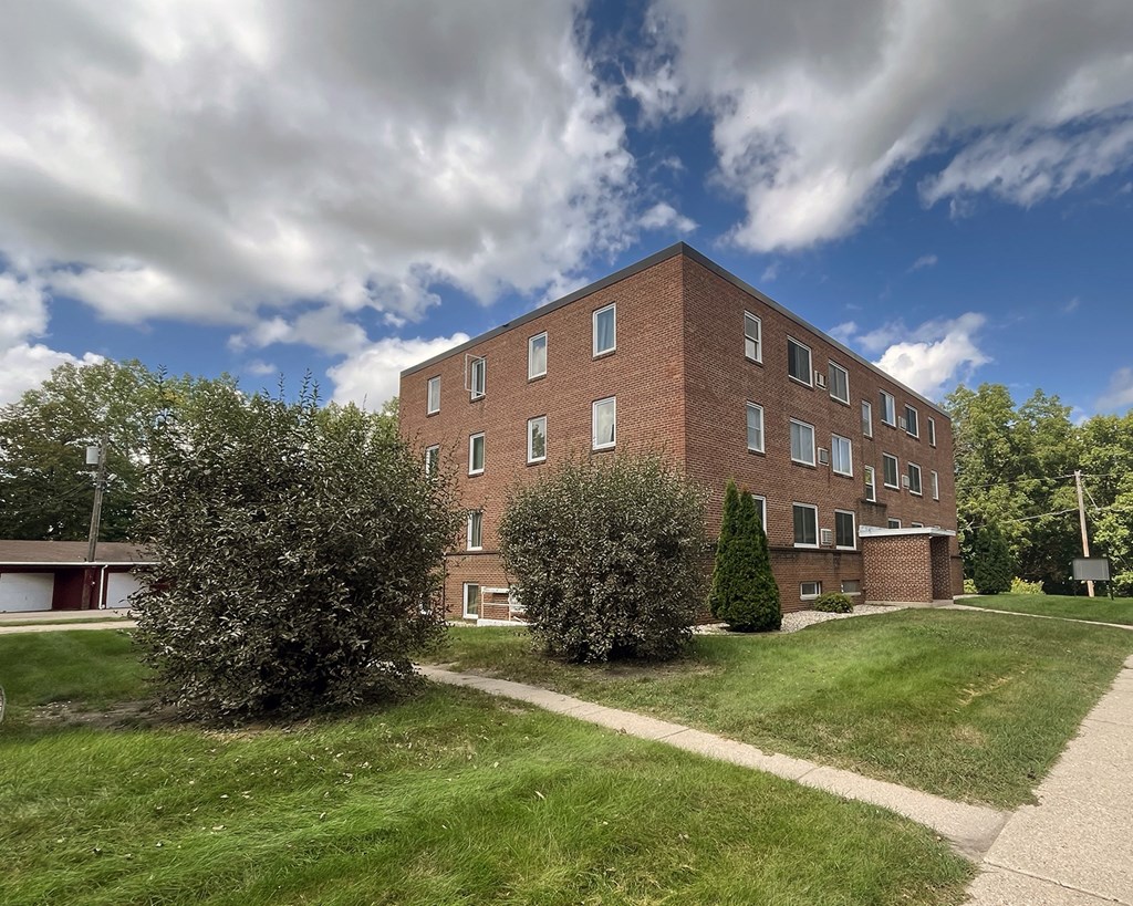 knollcrest apartments mankato exterior building