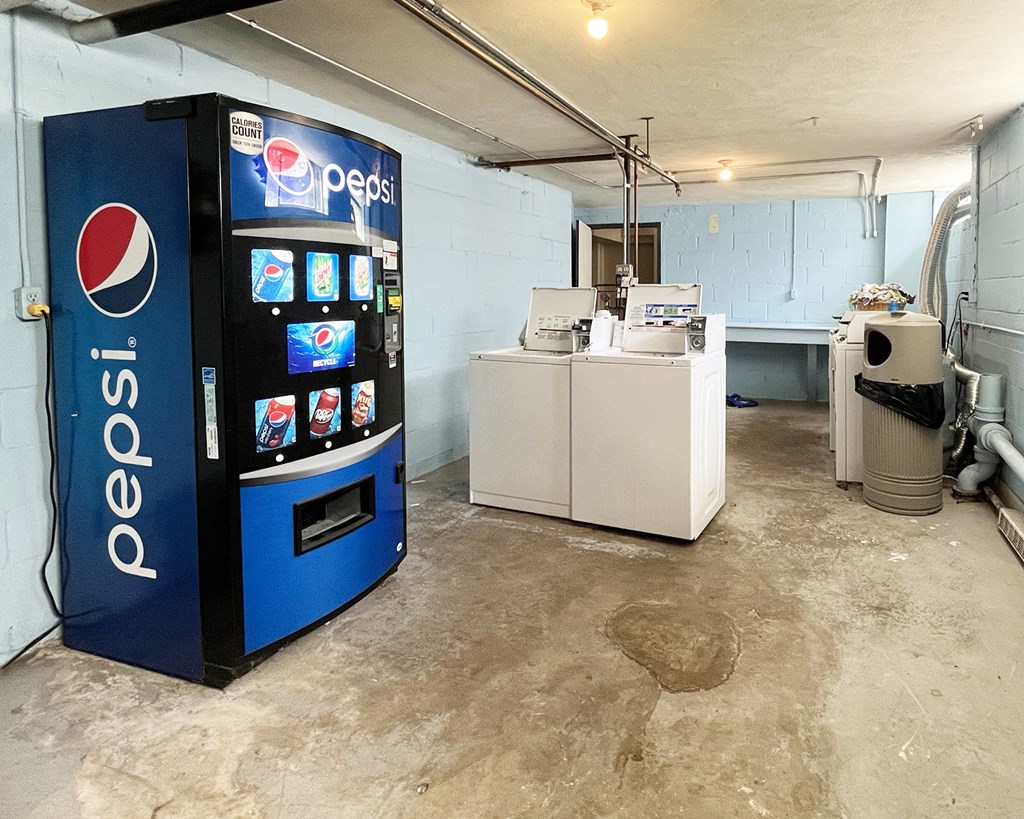 a vending machine is in the middle of a garage