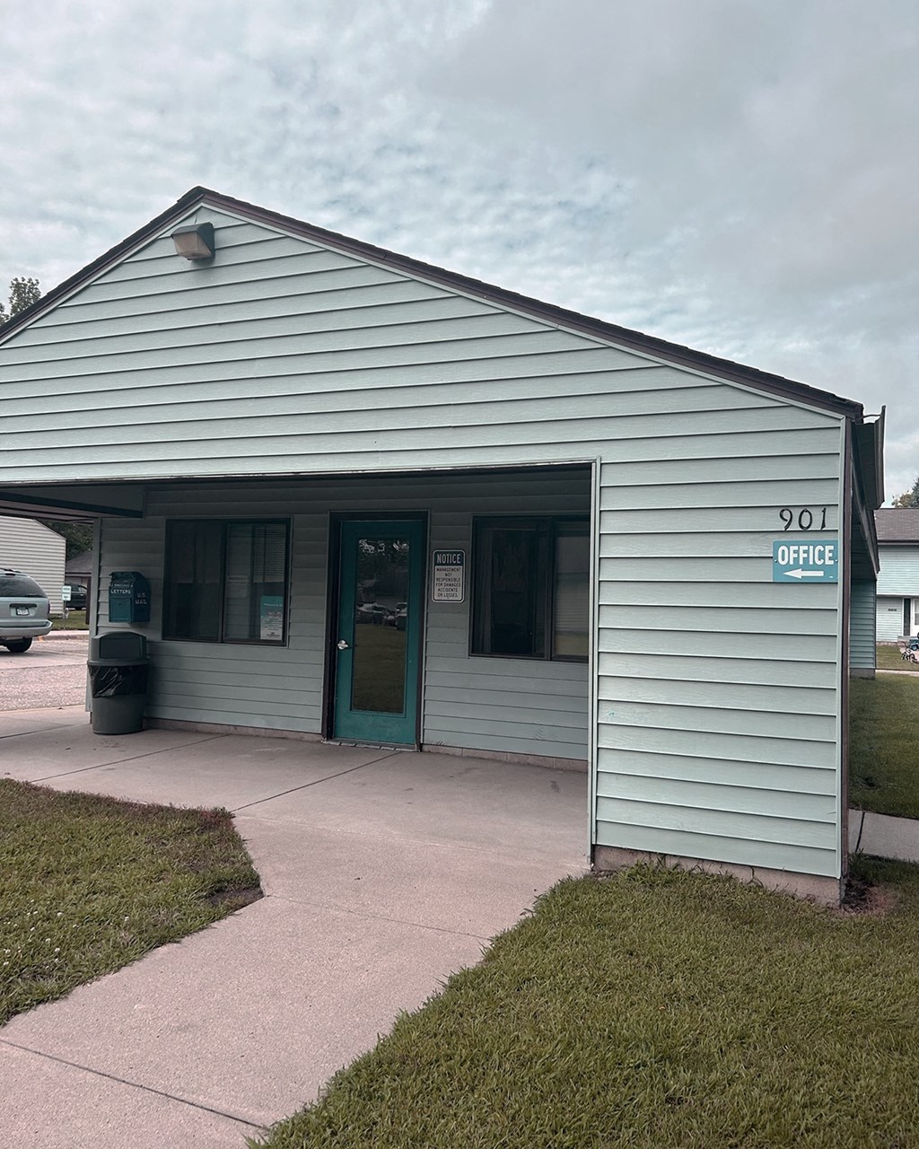 A small building with the number 901 on it.