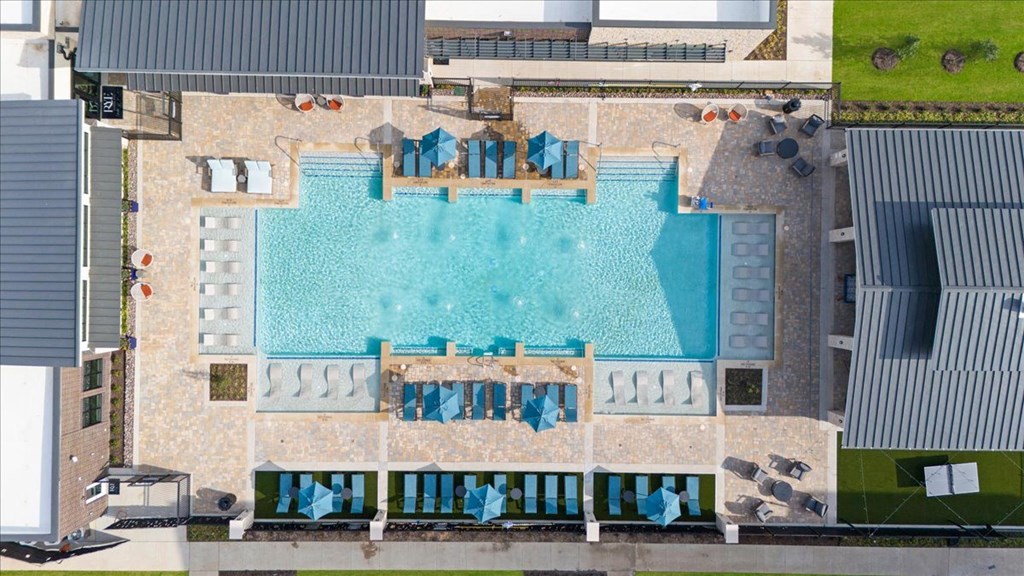pool and lounge area at Rye Bunker Hill Apartments