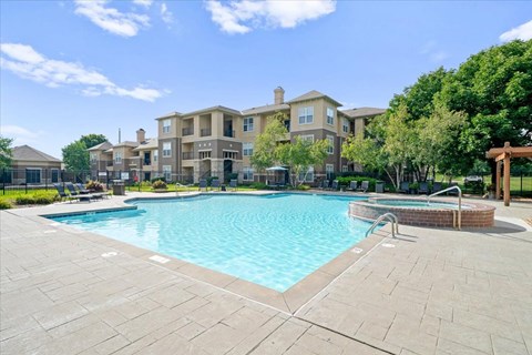 Sparkling Pool at Stonepost Lakeside Apartment Homes, Olathe