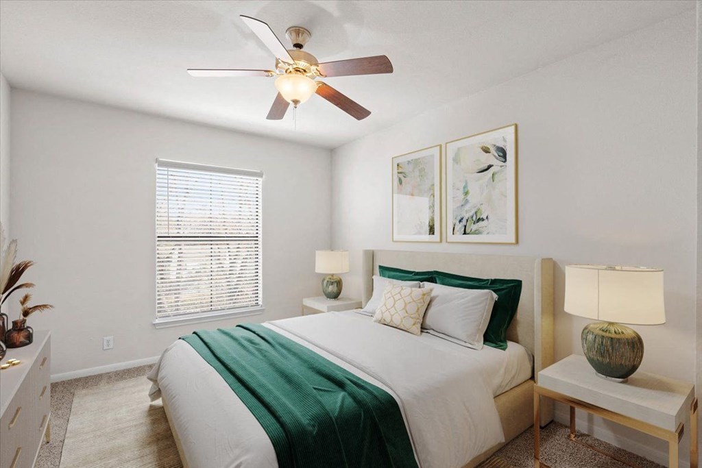 Bedroom With Ceiling Fan at Crescent Apartment Homes, Lenexa, 66219