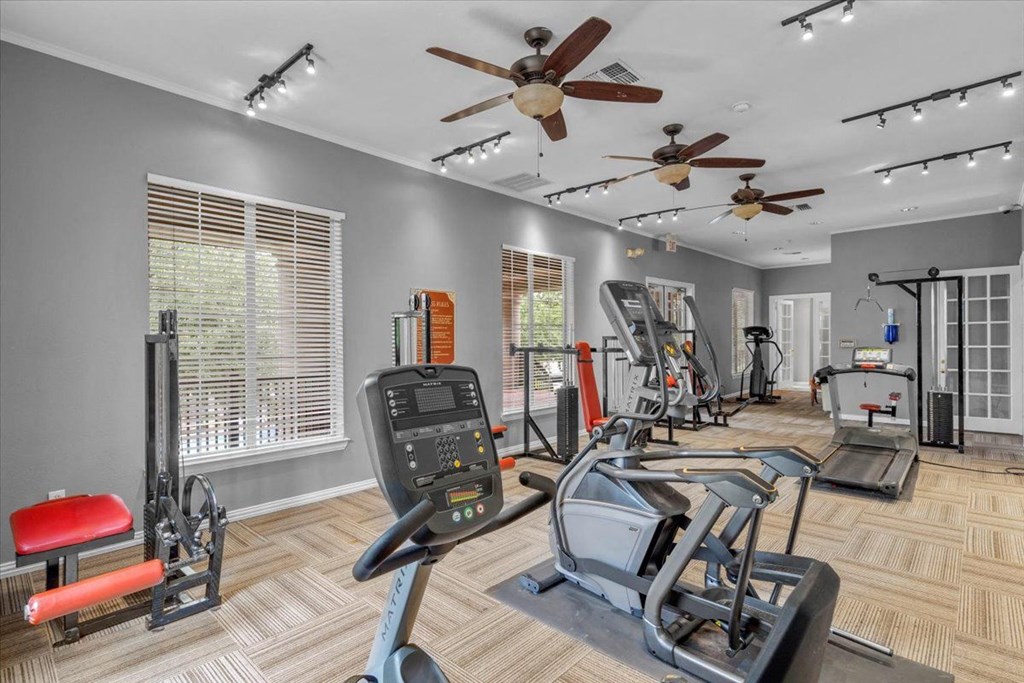 the estates at tanglewood fitness center at The Clairborne Apartment Homes, Texas