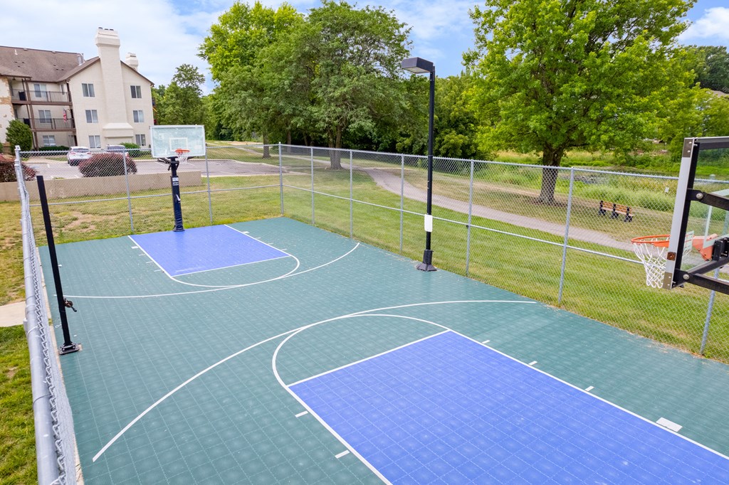 the basketball court at the whispering winds apartments in pearland, txat Millcreek Woods Apartments, Olathe