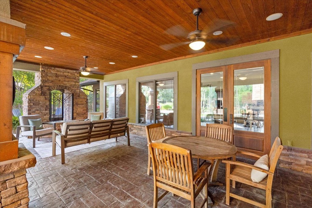 Outdoor Lounge at Deer Creek Apartment Homes