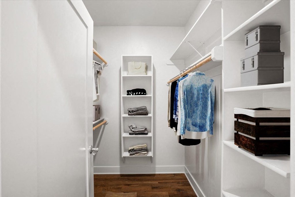 Walk-In Closet at Mirabelle Luxury Apartments, Kansas City, MO, 64111