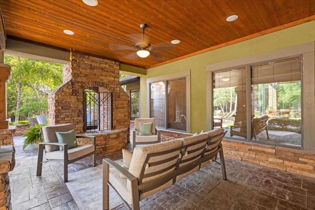 Outdoor Lounge at Deer Creek Apartment Homes