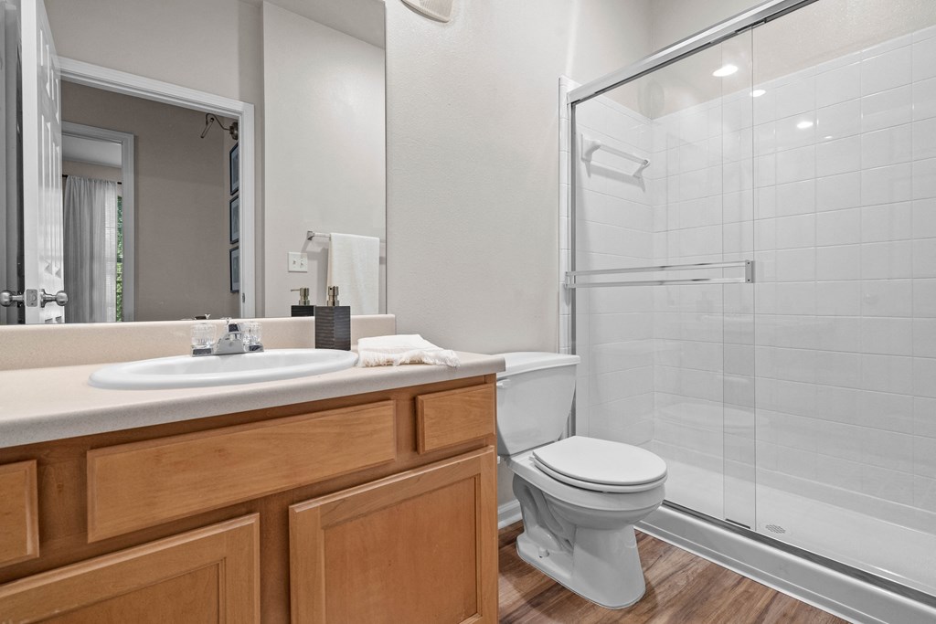 Large Bathroom at Deer Creek Apartment Homes