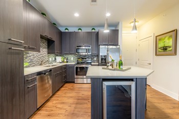 4551 Pennsylvania Ave 1-2 Beds Apartment for Rent - Photo Gallery 2